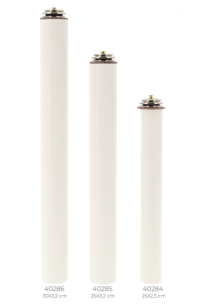Candela a cera liquida con cartuccia diametro 3,2 cm e altezza 30 cm.