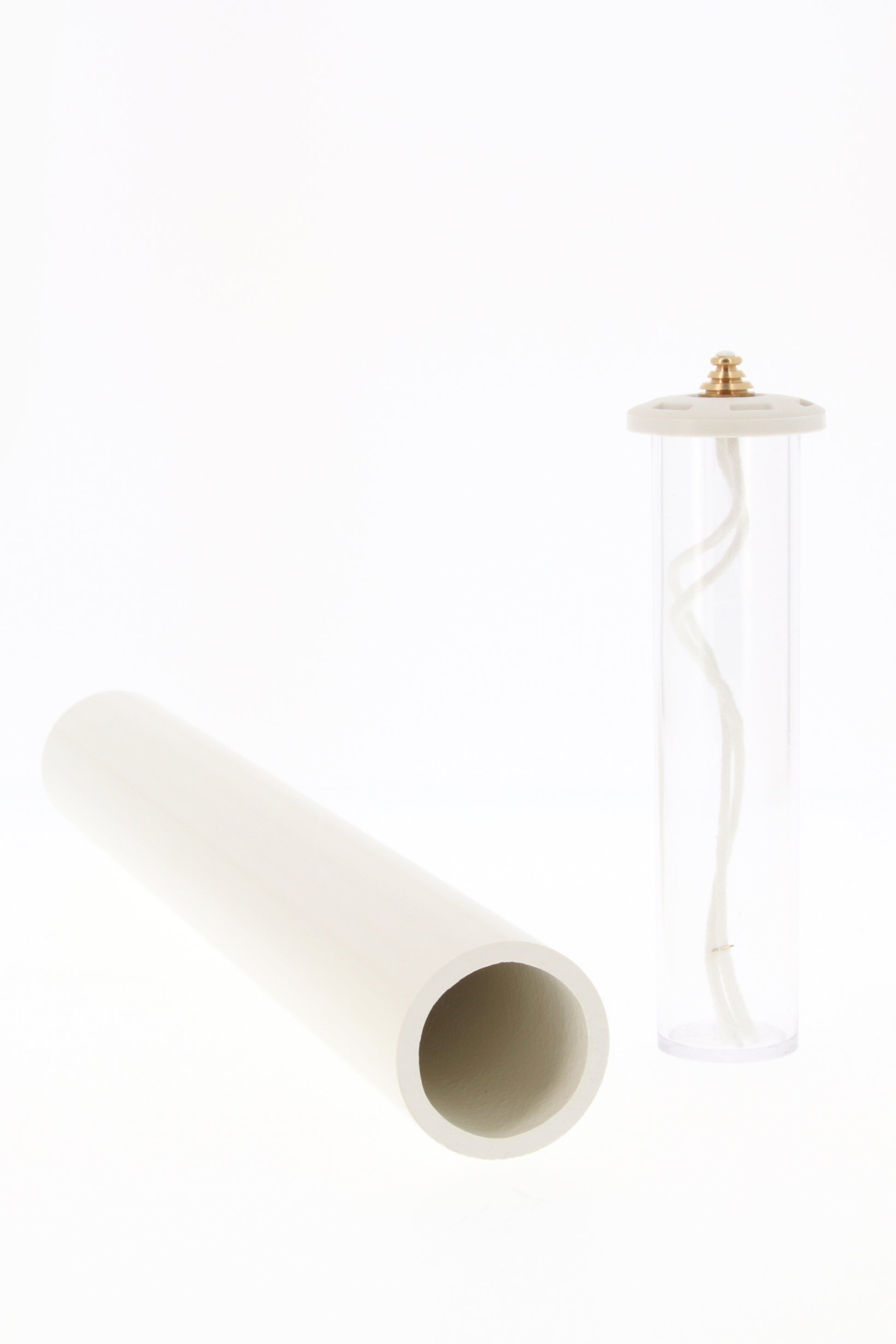 Candela a cera liquida con cartuccia diametro 5 cm e altezza 30 cm.