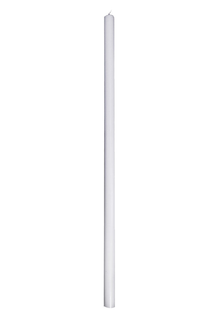 Candela in cera bianca, durata 45h. Dimensioni 2,6x70 cm