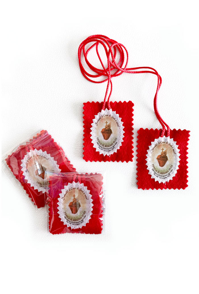 Scapolare Scudo del Sacro Cuore di Gesu' in tessuto rosso cm 7x5,5