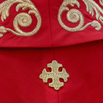 Casula ricamata con Simbolo Jhs e decorazioni oro. Misto poliestere