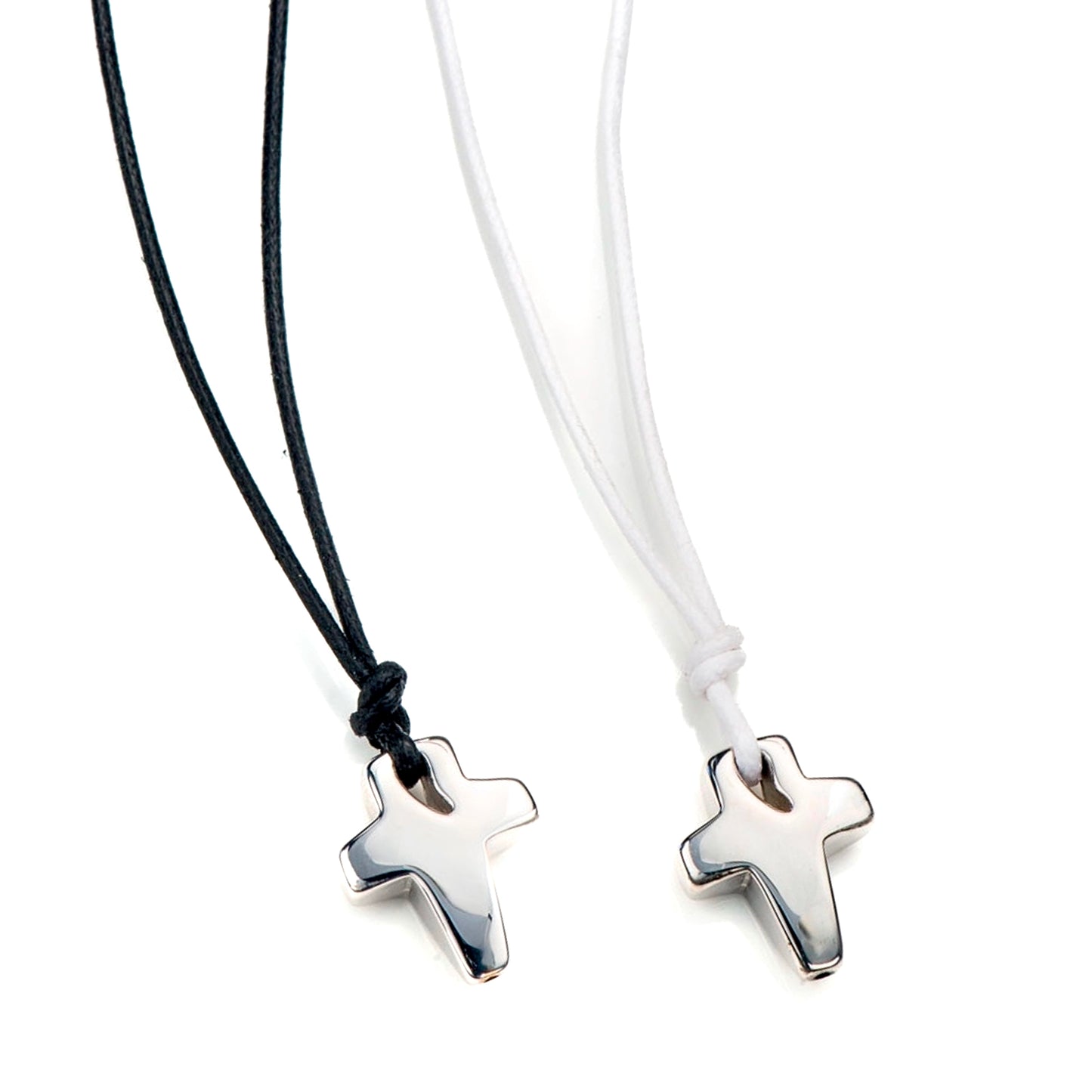 Collana in corda cerata e croce bombata in argento 925. Lunghezza 45+3 cm