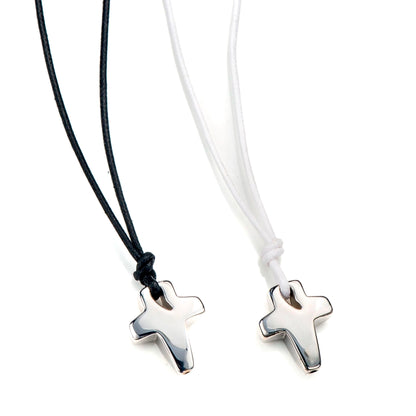 Collana in corda cerata e croce bombata in argento 925. Lunghezza 45+3 cm