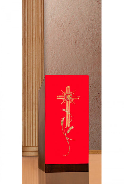 Coprileggio ricamato con Croce e spighe in oro. Misure 55x250 cm.