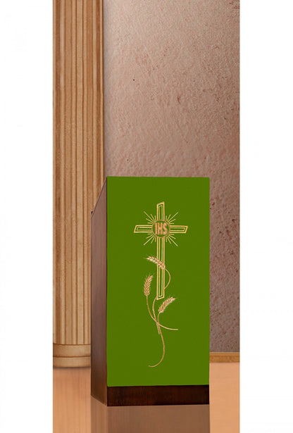Coprileggio ricamato con Croce e spighe in oro. Misure 55x250 cm.