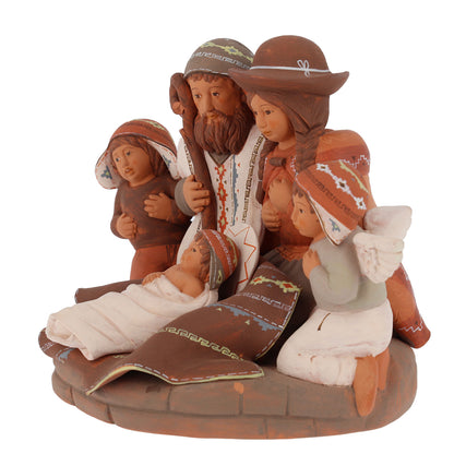Presepe in terracotta dipinto con colori naturali 28x18 cm.