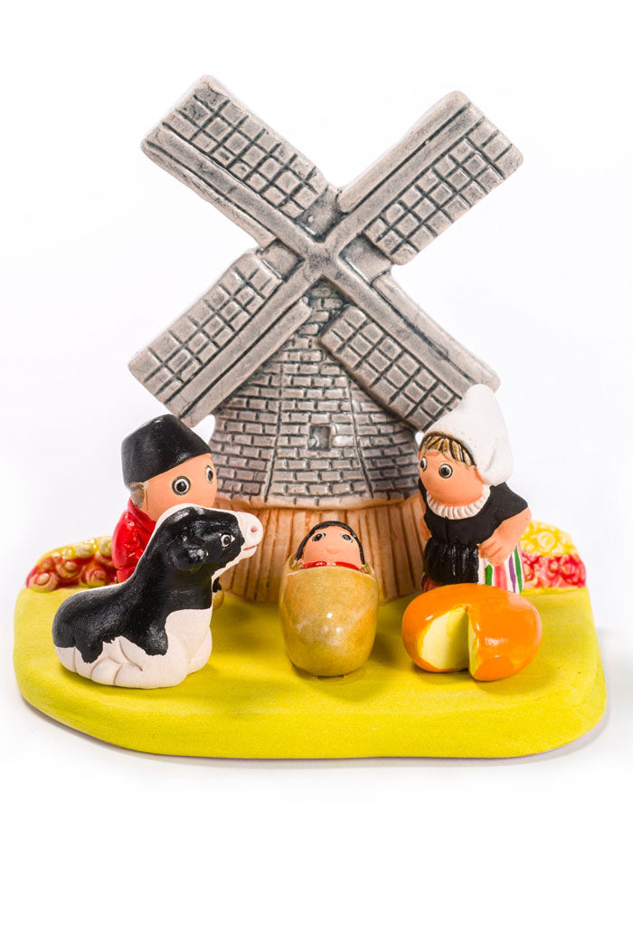 "Presepi del Mondo", in ceramica bianca semismaltata. Dimensioni 7x9 cm