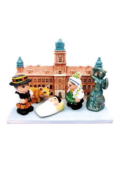 "Presepi del Mondo", in ceramica bianca semismaltata. Dimensioni 7x9 cm