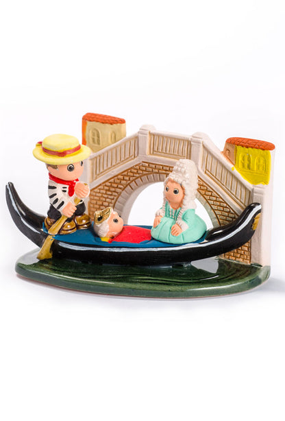 "Presepi del Mondo", in ceramica bianca semismaltata. Dimensioni 7x9 cm