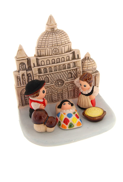 "Presepi del Mondo", in ceramica bianca semismaltata. Dimensioni 7x9 cm