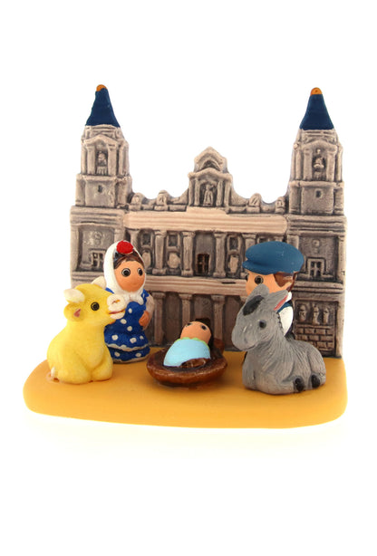"Presepi del Mondo", in ceramica bianca semismaltata. Dimensioni 7x9 cm