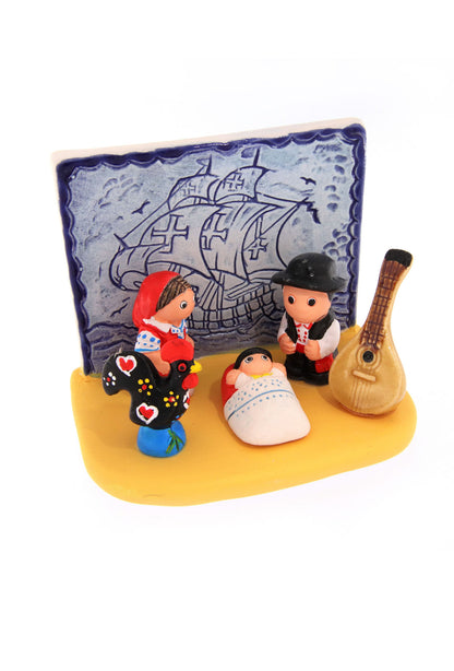 "Presepi del Mondo", in ceramica bianca semismaltata. Dimensioni 7x9 cm