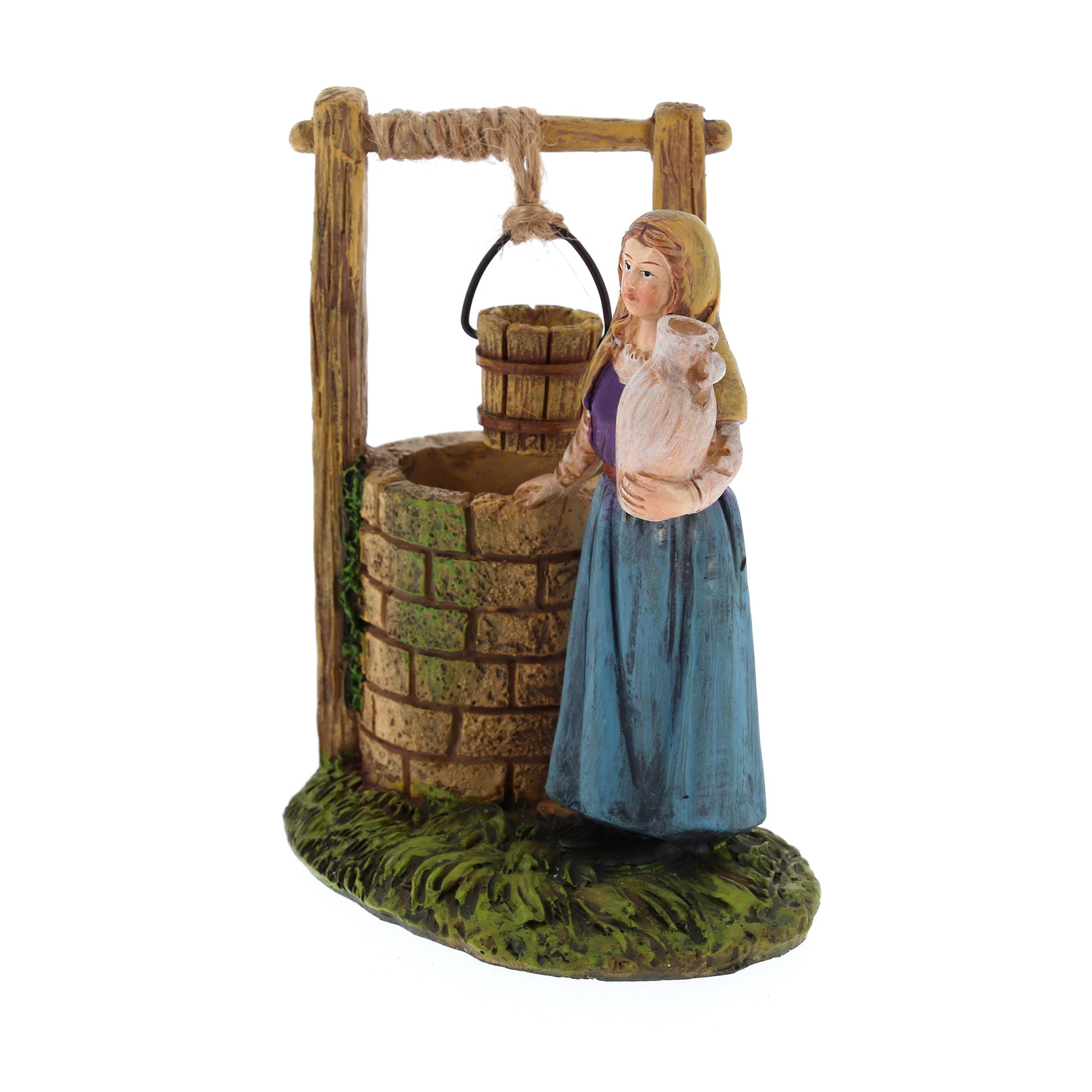 Donna al pozzo in resina. Altezza 11 cm