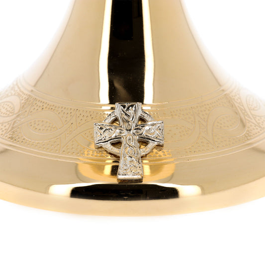 Pisside in ottone bagnato oro. Dimensioni 14,5x28,5 cm