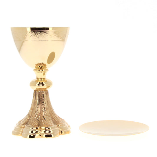 Calice e Patena in ottone con bagno oro e decorazioni. Dimensioni 21,5x14