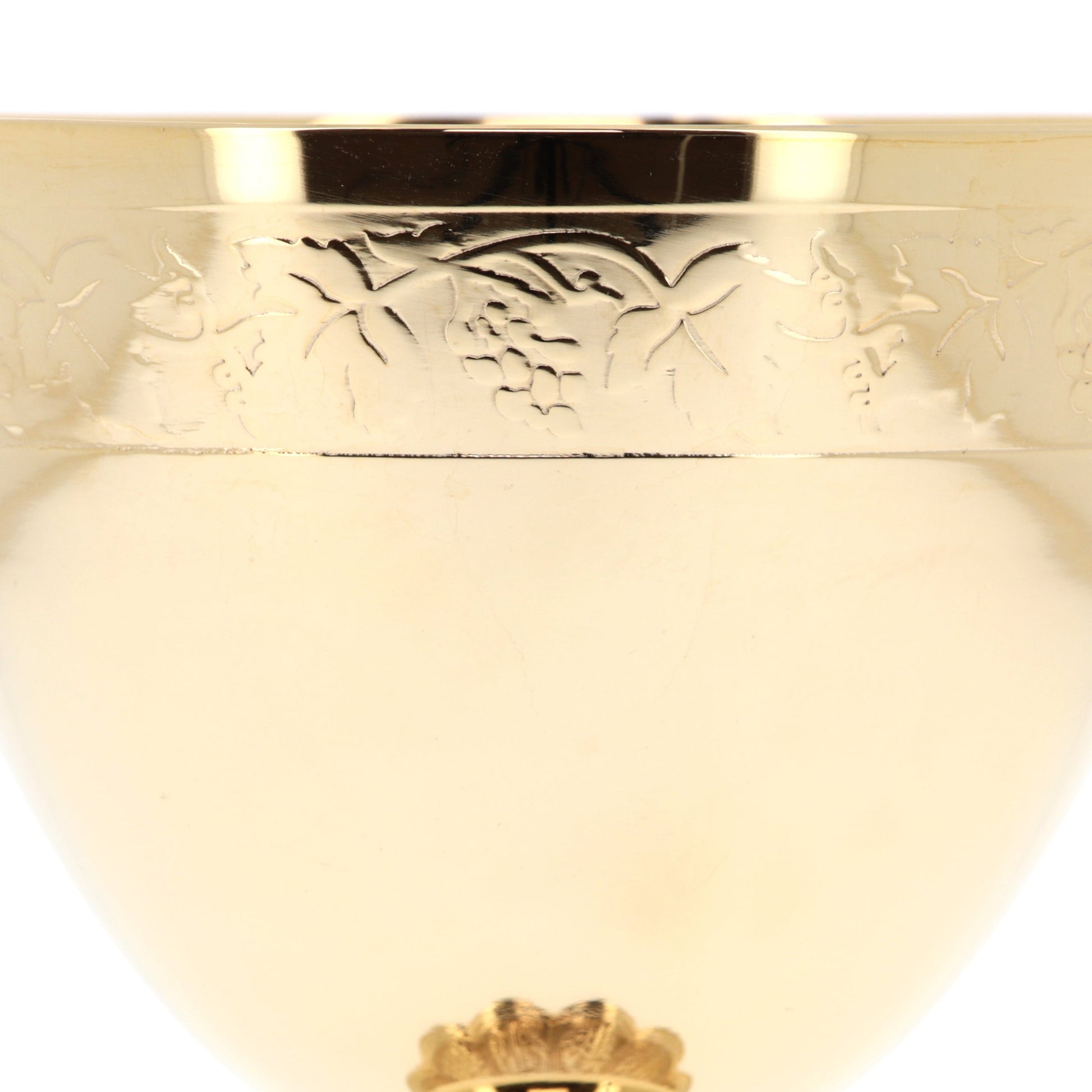 Calice e Patena in ottone con bagno oro e decorazioni. Dimensioni 21,5x14