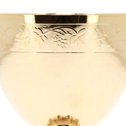 Calice e Patena in ottone con bagno oro e decorazioni. Dimensioni 21,5x14