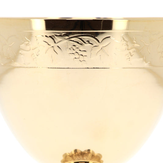 Calice e Patena in ottone con bagno oro e decorazioni. Dimensioni 21,5x14