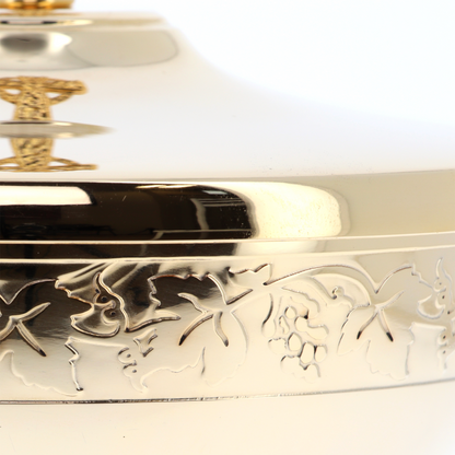 Pisside in ottone con bagno oro. Dimensioni 27x14,5 cm