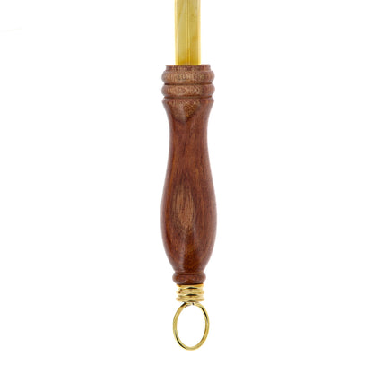 Aspersorio in ottone con manico in legno. Dimensioni 29x2,5 cm