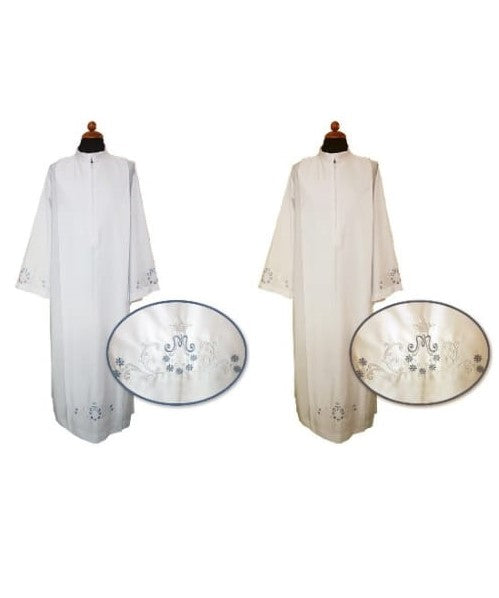 Camice Sacerdotale con piegoni e ricami Mariani davanti dietro e maniche. Misto cotone poliestere