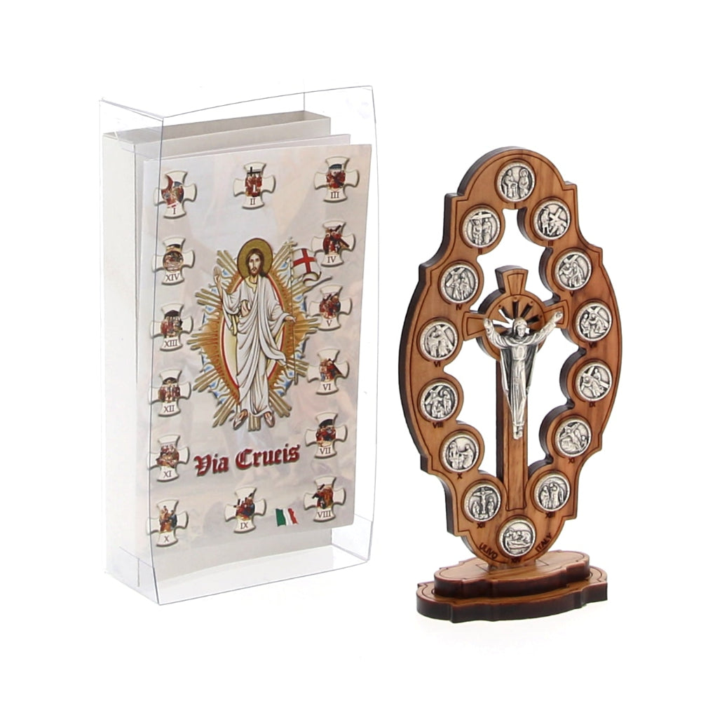 Via Crucis in legno d'olivo sagomato e colorato con stazioni in metallo e base. Dimensioni 7x13,5 cm