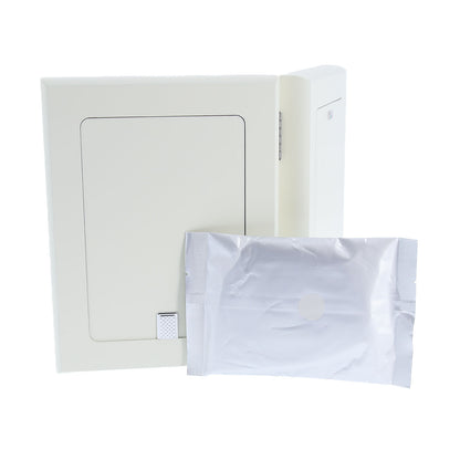 Portafoto in argento con kit per impronte neonata, rosa. Dimensioni 15x18 cm