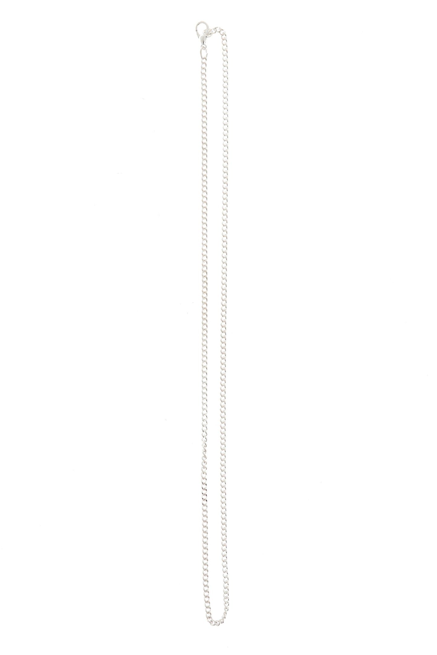 Catenina in metallo argentato. Lunghezza 50 cm