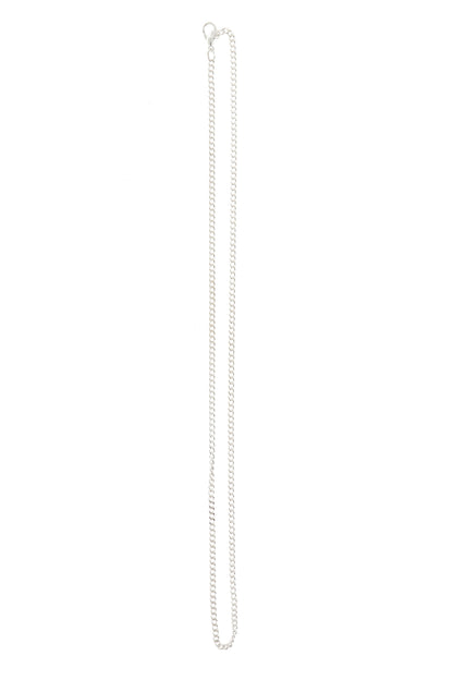 Catenina in metallo argentato. Lunghezza 50 cm