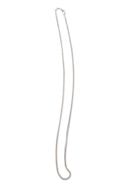 Catenina in metallo argentato. Lunghezza 50 cm