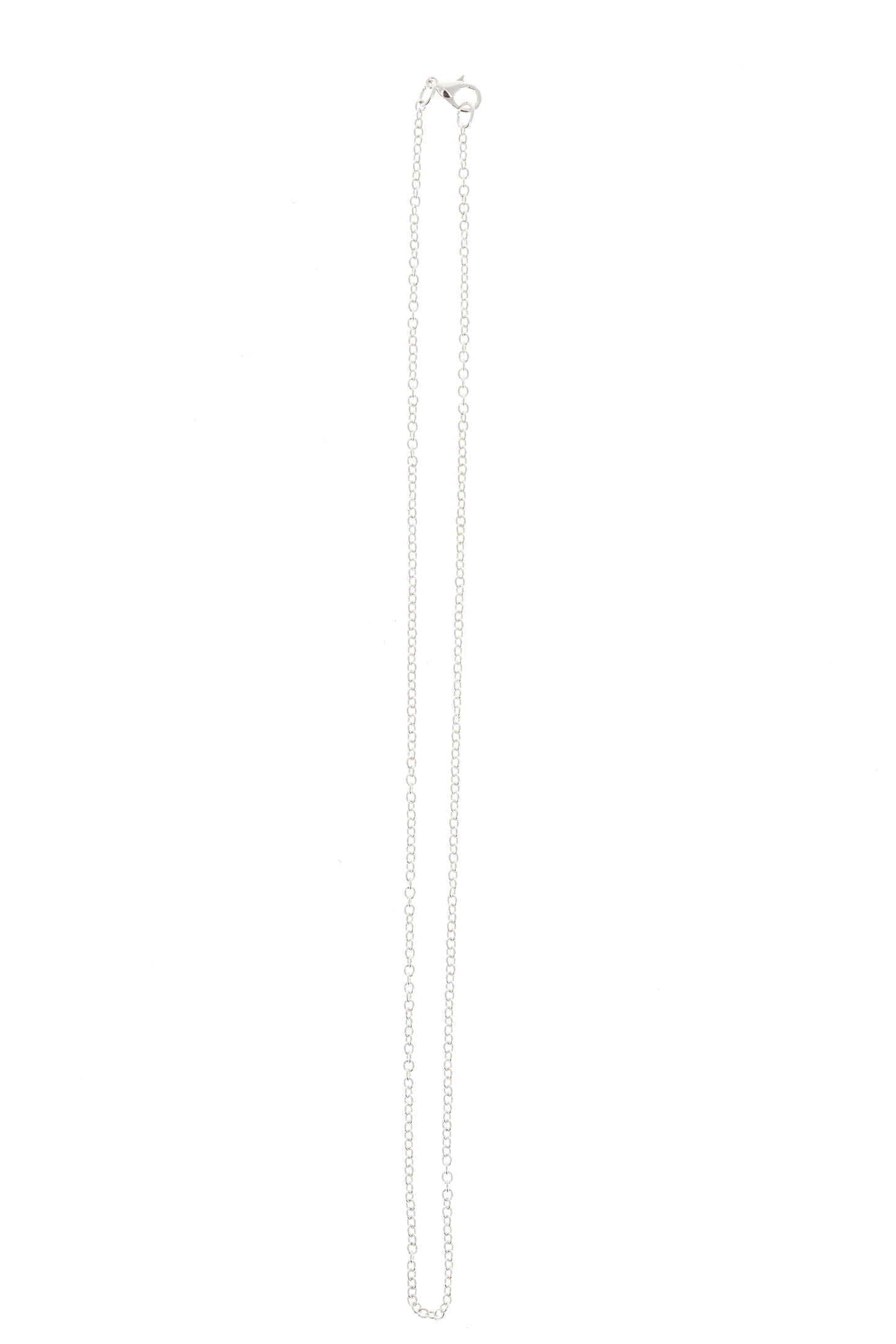 Catenina in metallo argentato. Lunghezza 50 cm