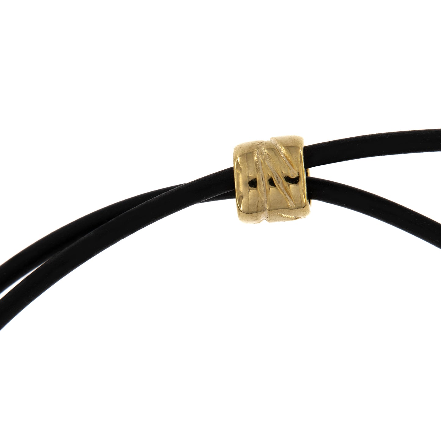 Catenina indossabile in caucciù e metallo dorato. Lunghezza 45 cm