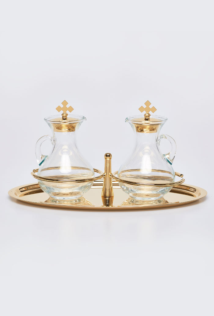 Servizio ampolle su vassoio dorato con anelli di tenuta, dimensioni 23x14 cm. Capienza ampolle 100 cc