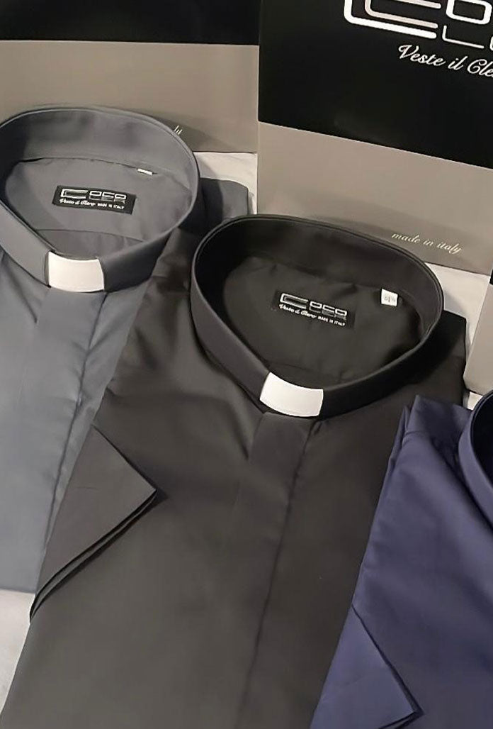 Camicia nera, manica corta, misto cotone, collo clergy