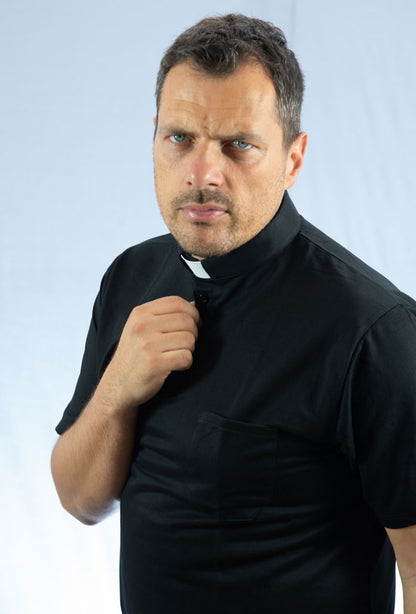 Camicia nera, manica corta, misto cotone, collo clergy