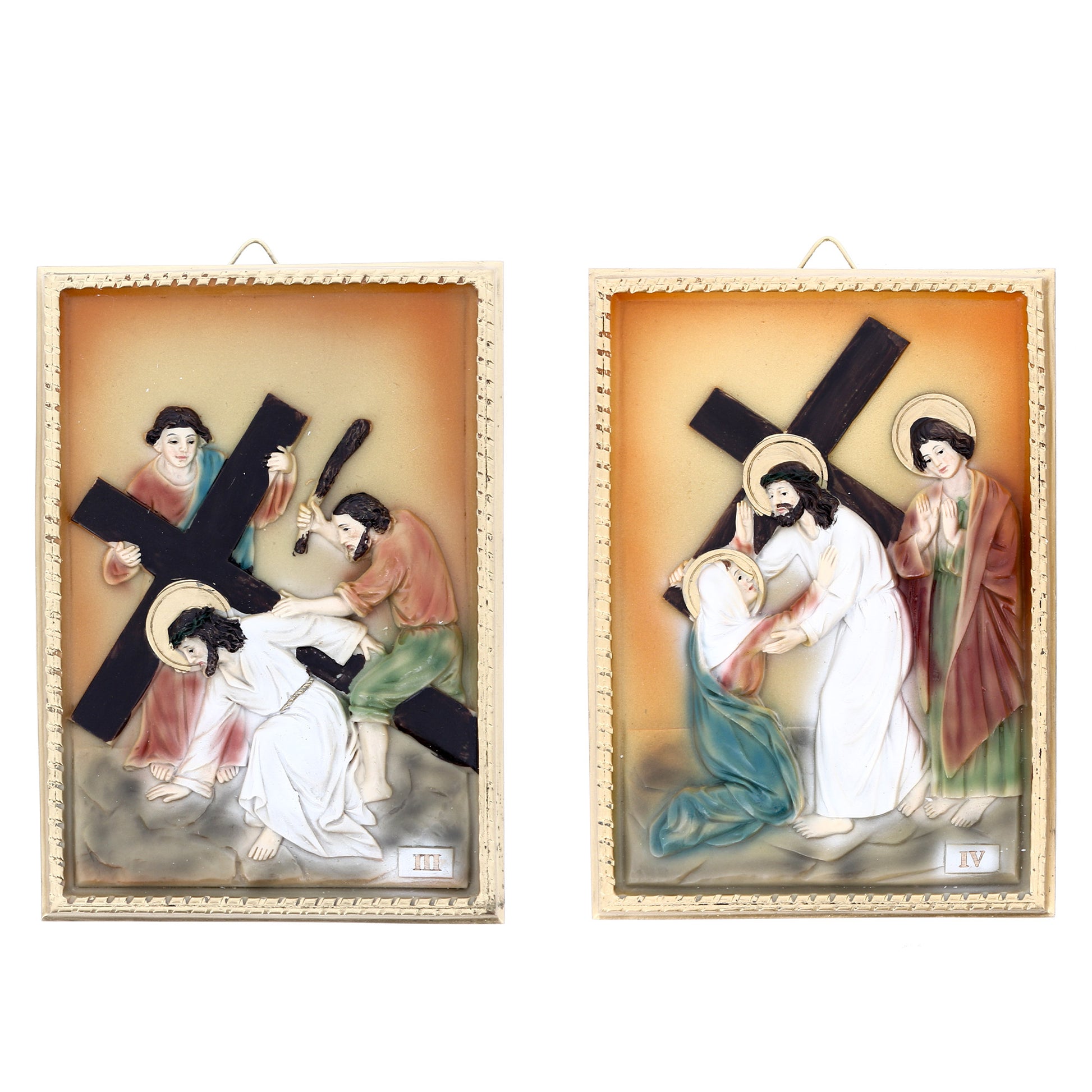 Set 14 quadri in resina colorata "Stazioni della Via Crucis". Dimensioni 16 x 11,5 cm