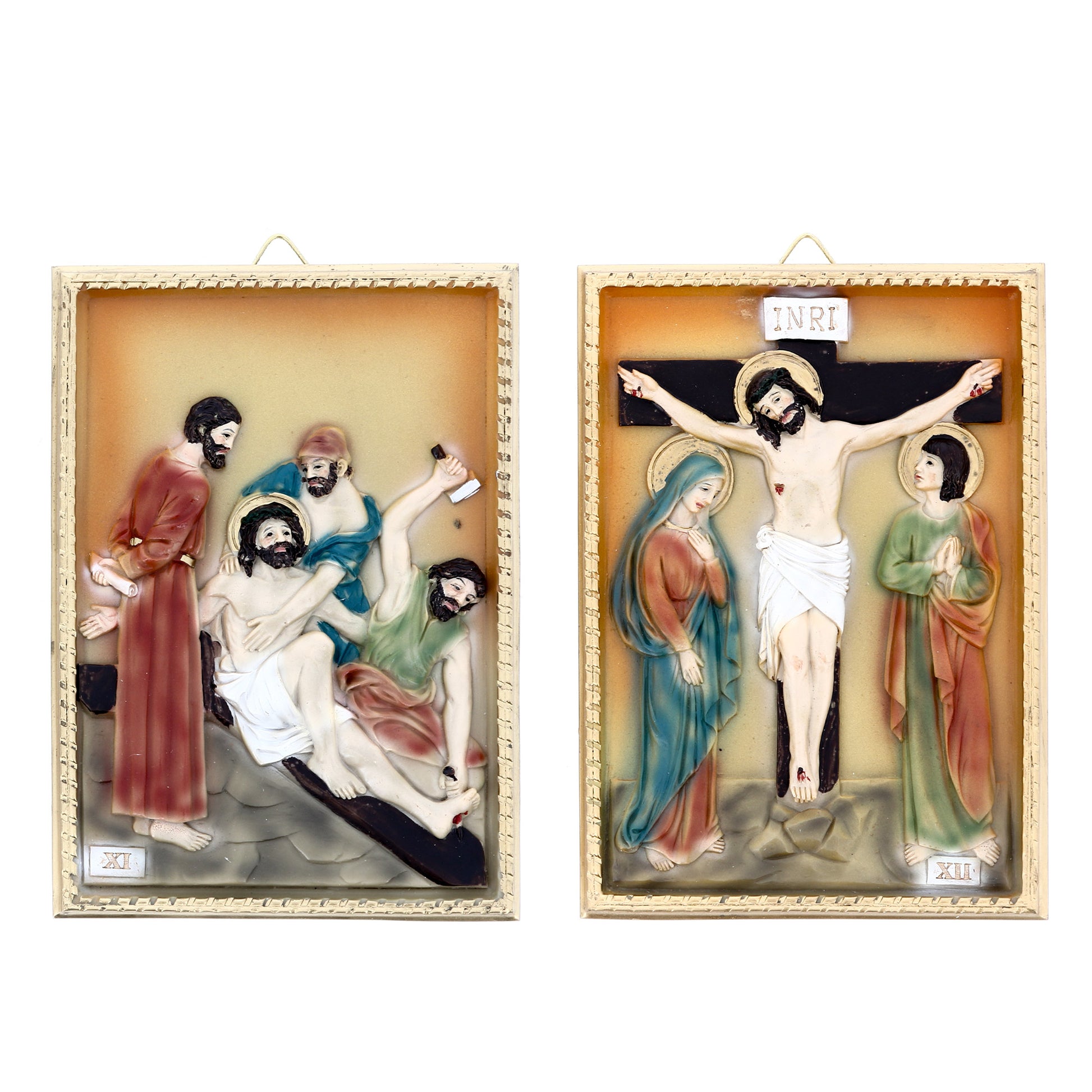 Set 14 quadri in resina colorata "Stazioni della Via Crucis". Dimensioni 16 x 11,5 cm