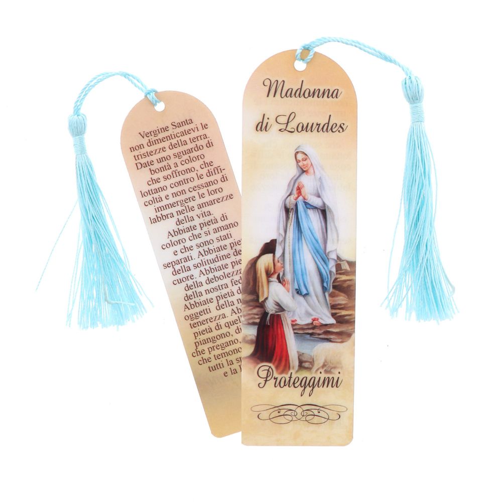 Segnalibro Madonna di Lourdes in carta plastificata con fiocco colorato. Dimensioni 4x14 cm