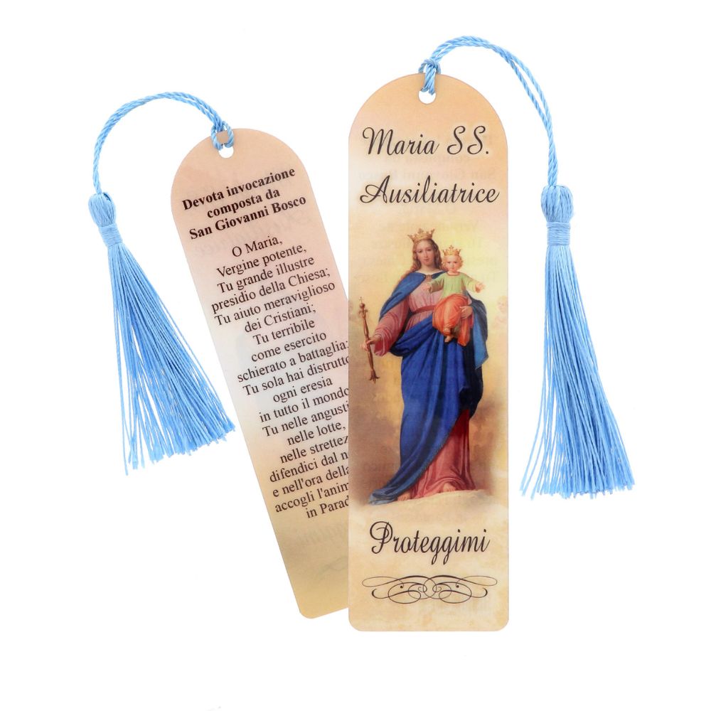 Segnalibro Maria Ausiliatrice in carta plastificata con fiocco colorato. Dimensioni 4x14 cm