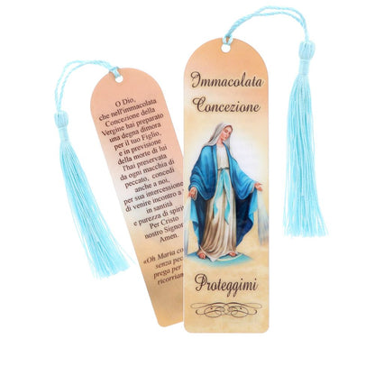 Segnalibro Madonna Immacolata in carta plastificata con fiocco colorato. Dimensioni 4x14 cm