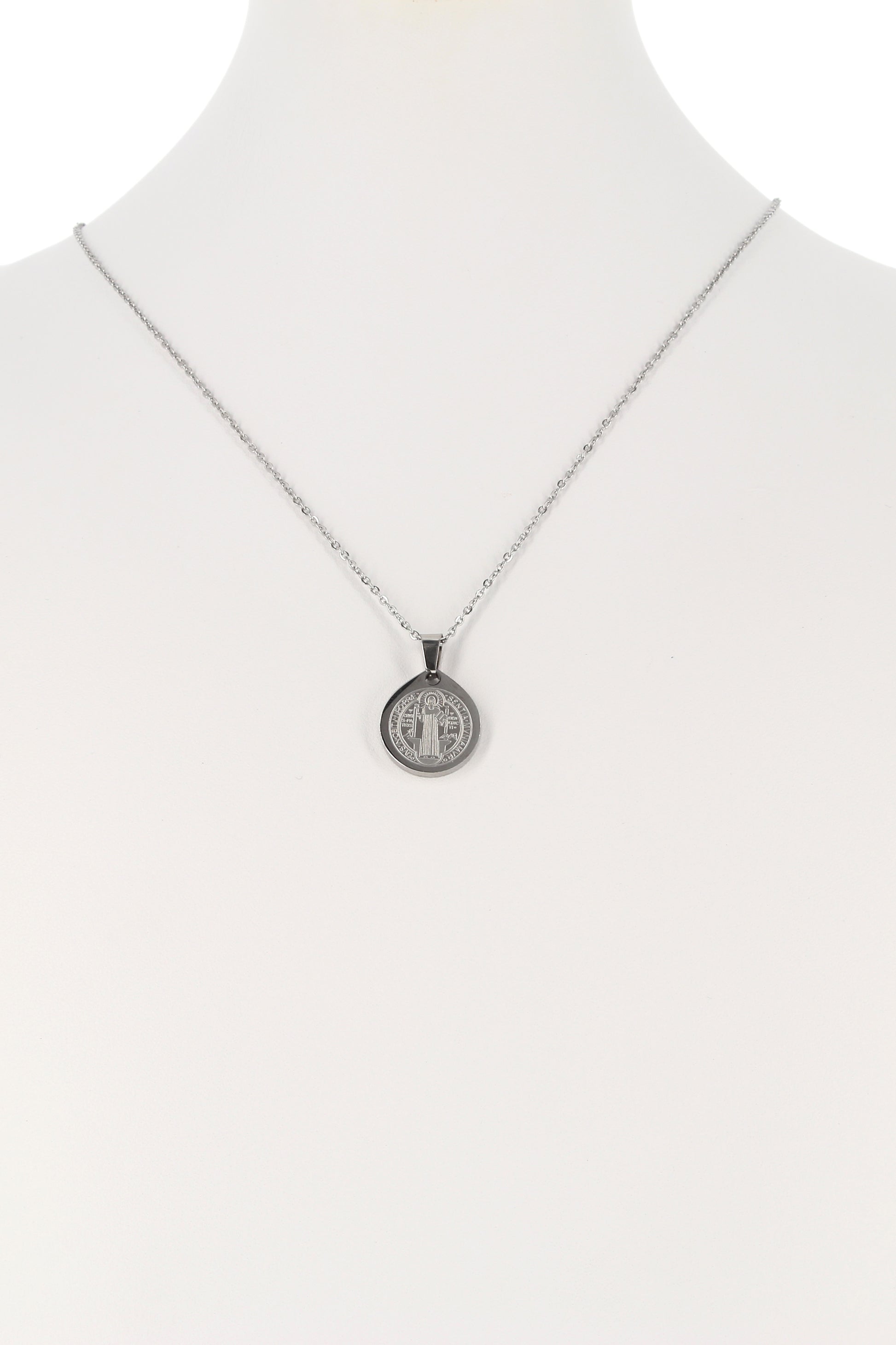 Catenina con ciondolo Medaglia di san Benedetto in acciaio. Diametro medaglia 1,7 cm