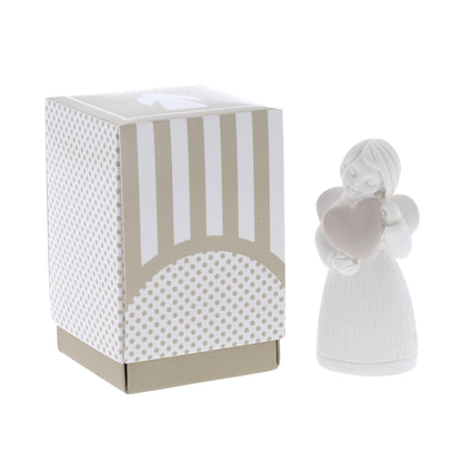 Angelo in resina bianca con cuore in confezione. Altezza 9 cm