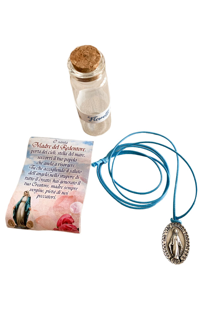Bottiglietta in vetro con messaggio "Fioretti mariani" e ciondolo con medaglia miracolosa