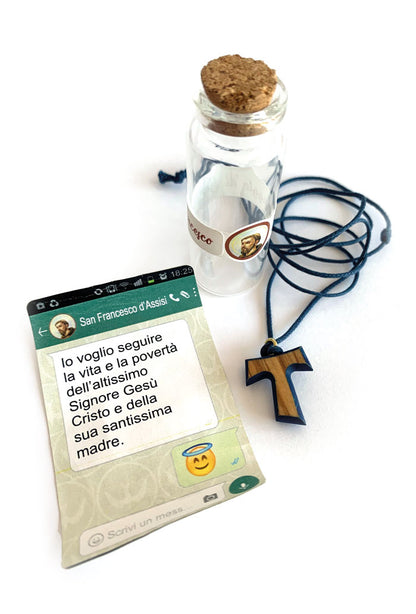 Bottiglietta in vetro con "Messaggio di San Francesco" con ciondolo Tau in ulivo. Dimensioni 2x6,5 cm