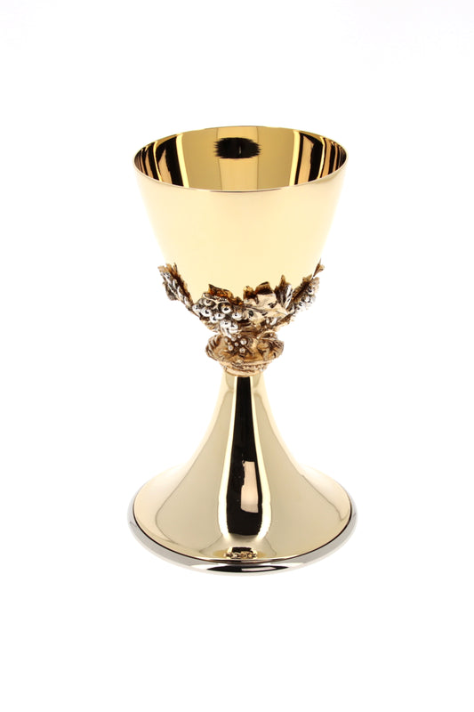 Calice in ottone dorato con decorazioni in peltro. Dimensioni 11x20 cm