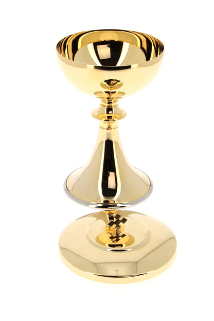 Pisside in ottone dorato. Altezza 20 cm e diam. 11,5 cm