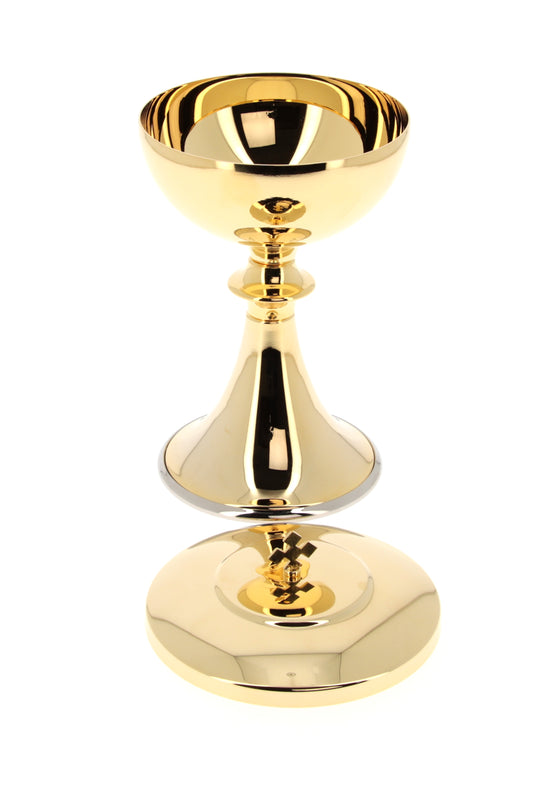 Pisside in ottone dorato. Altezza 20 cm e diam. 11,5 cm