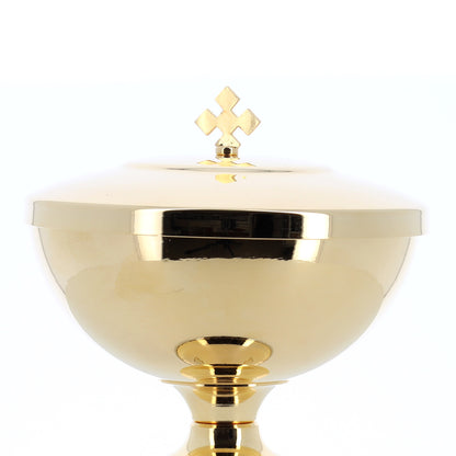 Pisside in ottone dorato. Altezza 20 cm e diam. 11,5 cm