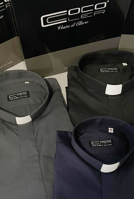 Camicia blu, manica corta, cotone, collo clergy