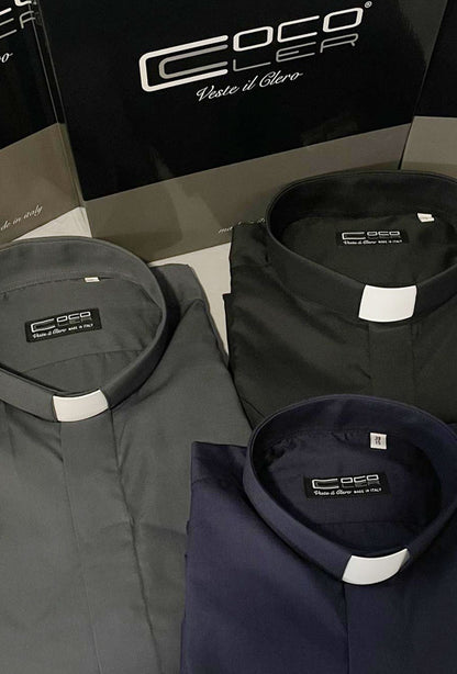 Camicia grigio scuro, manica corta, cotone, collo clergy